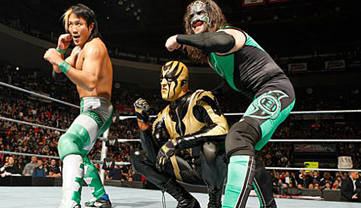 Der WWE-Superheld vom Dienst, The Hurricane (r.), Oberfreak Goldust (M.) und die menschliche Karaokemaschine Yoshi Tatsu - was für eine Truppe!