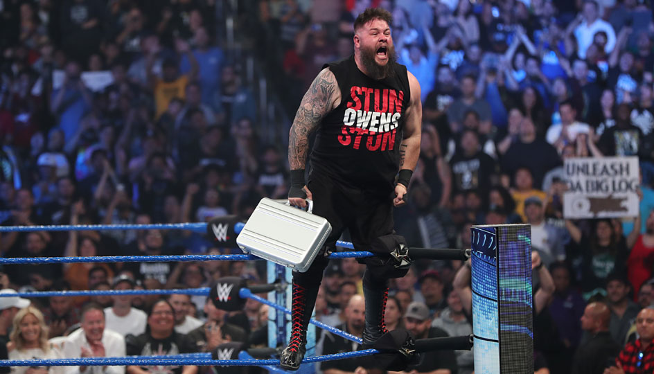 Aber es nützte nichts. Owens holte sich den Koffer und darf in der WWE bleiben.