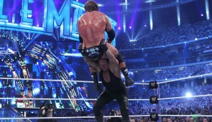 WrestleMania XXVII: Als Reaktion auf das Jahr zuvor wollte Triple H für seinen Freund Revanche nehmen. Statt eines Sieges gab es jedoch eine Submission-Niederlage