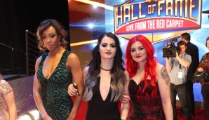 Und auf dem Roten Teppich vor der Hall-of-Fame-Zeremonie glänzten die Divas wie Paige (M.)